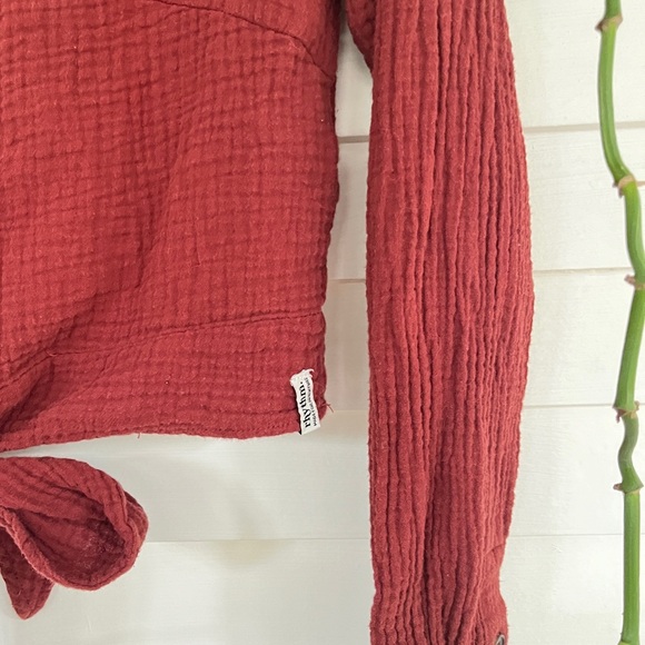 Rhythm. women’s long sleeve tie waist button down burgundy - Picture 4 of 4